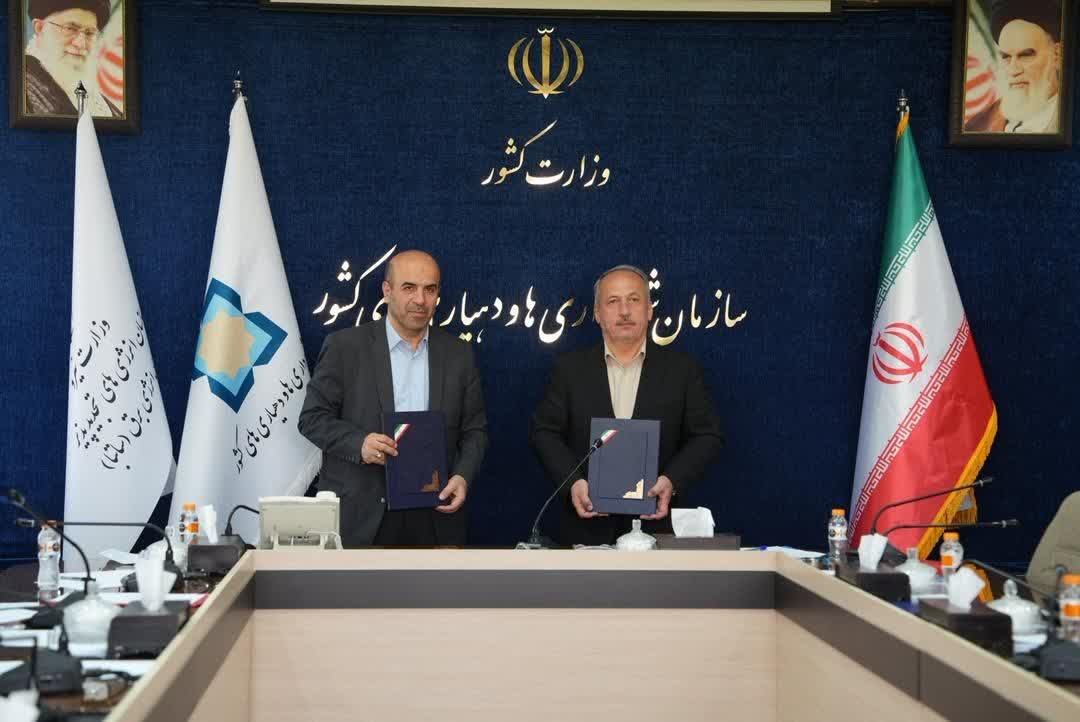 تفاهم نامه سازمان شهرداری ها و دهیاری های کشور و ساتبا برای احداث نیروگاه های خورشیدی دهیاری ها امضا شد