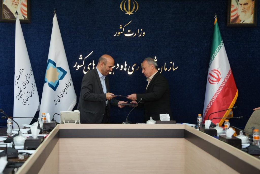 تفاهم نامه سازمان شهرداری ها و دهیاری های کشور و ساتبا برای احداث نیروگاه های خورشیدی دهیاری ها