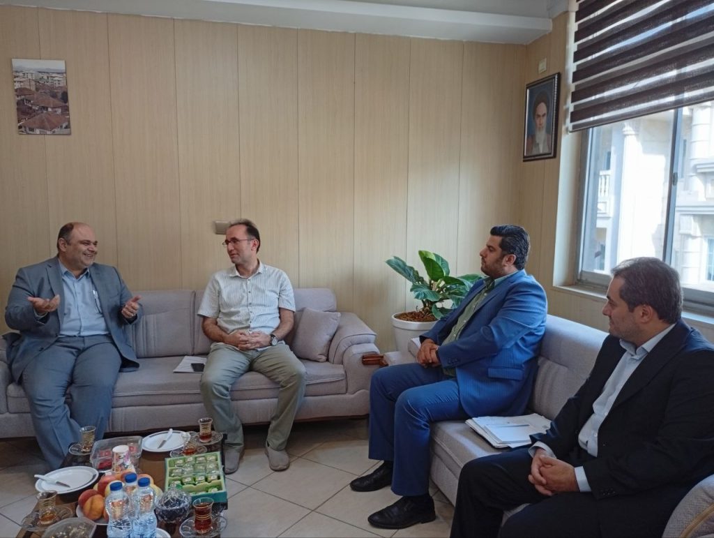 تحویل یک دستگاه خودروی پیکاپ زاگرس به شهرداری گوراب زرمیخ توسط سازمان همیاری شهرداری های گیلان