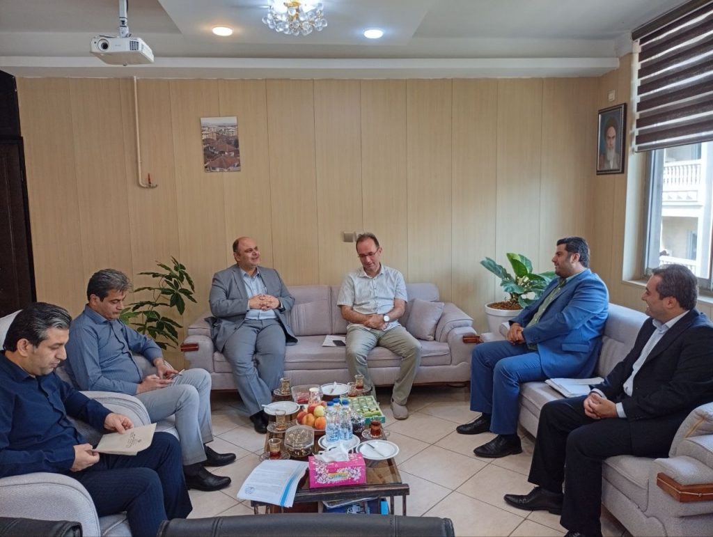 تحویل یک دستگاه خودروی پیکاپ زاگرس به شهرداری گوراب زرمیخ توسط سازمان همیاری شهرداری های گیلان