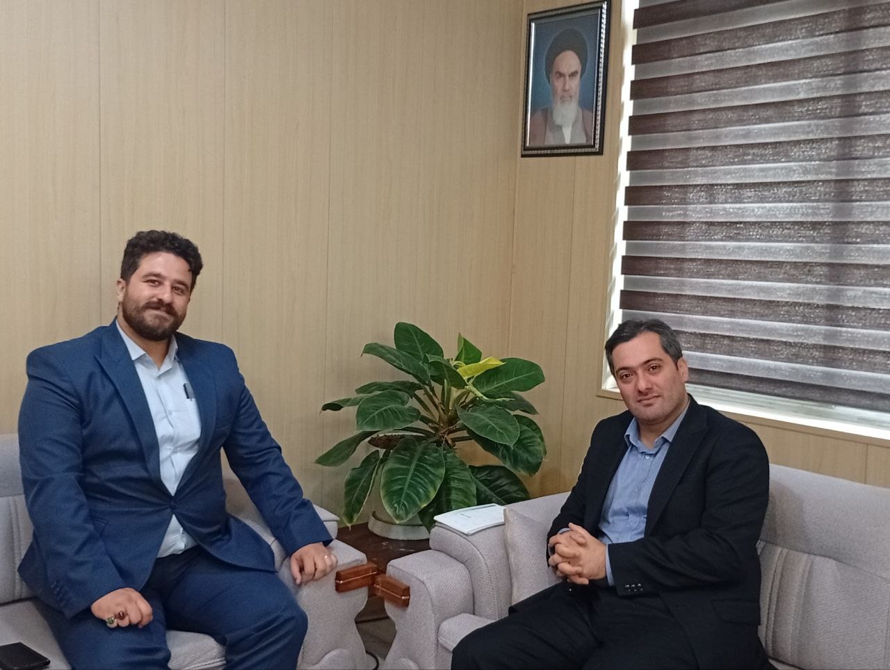 تحویل یک دستگاه بیل بکهو به شهرداری رودبار توسط سازمان همیاری گیلان