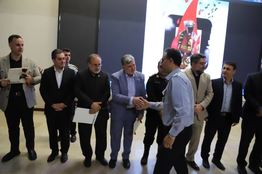 مراسم روز آتش نشان با حضور مدیرعامل سازمان همیاری شهرداری های گیلان در رشت برگزار شد